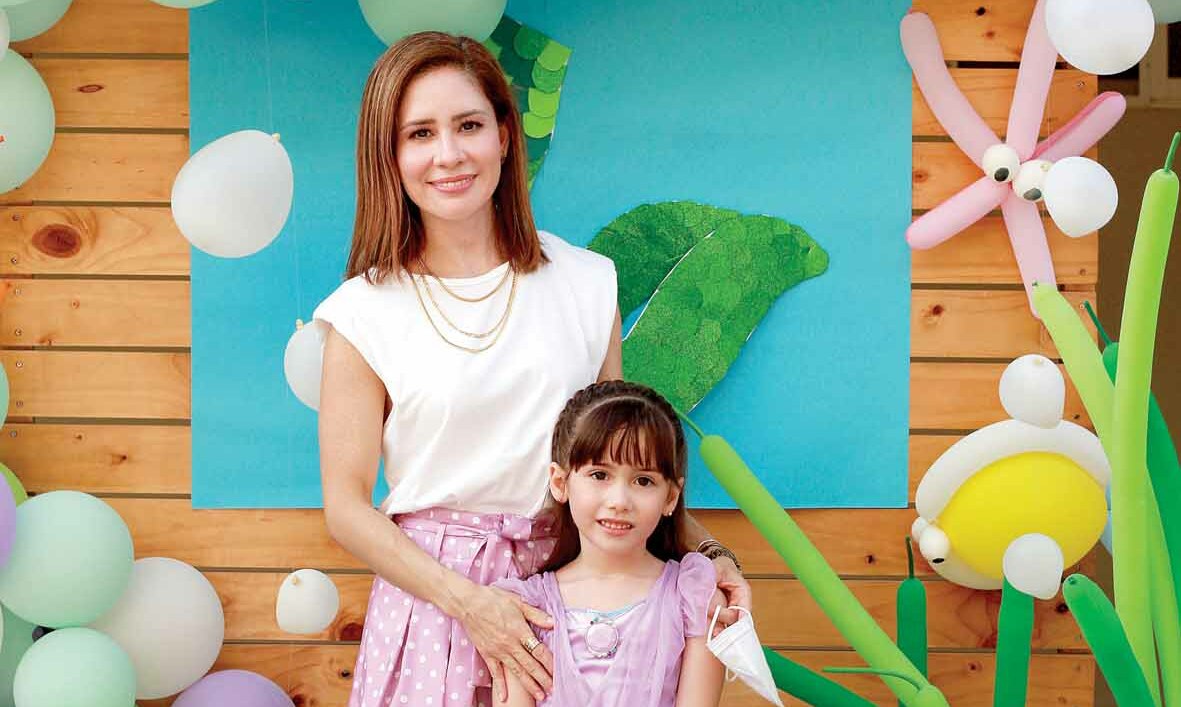 Yaneth de Aragón y Victoria Aragón / José Chang