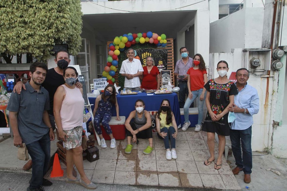 Familiares y Amigos / José Chang