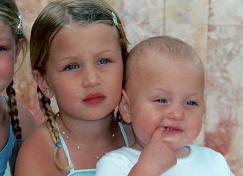 Además tiene 2 medias hermanas, por parte de su padre, Marielle y Alana