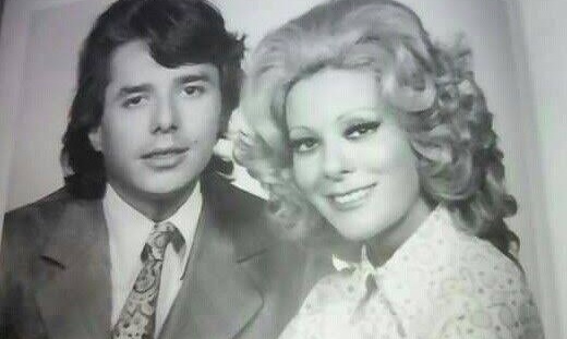 Se casó por primera vez con el cantante Micky Salas, con quien tuvo su primera hija, Stephanie Salas