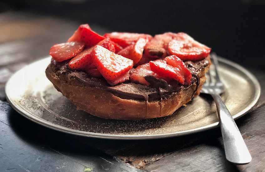 Prepara tu propia crema de avellanas en casa y disfruta snacks mucho más saludables. Fotografía: Cris Dinoto / Unsplash