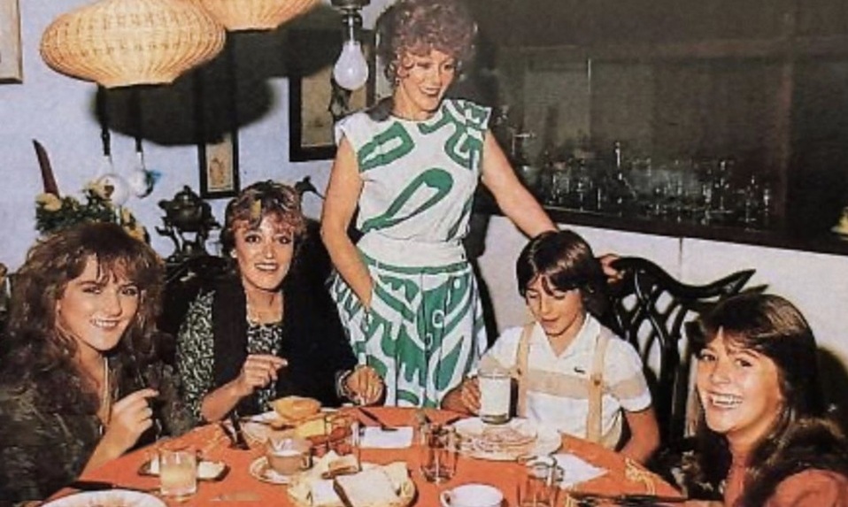 Su primer trabajo fue en 1965 y participó en varias obras de teatro