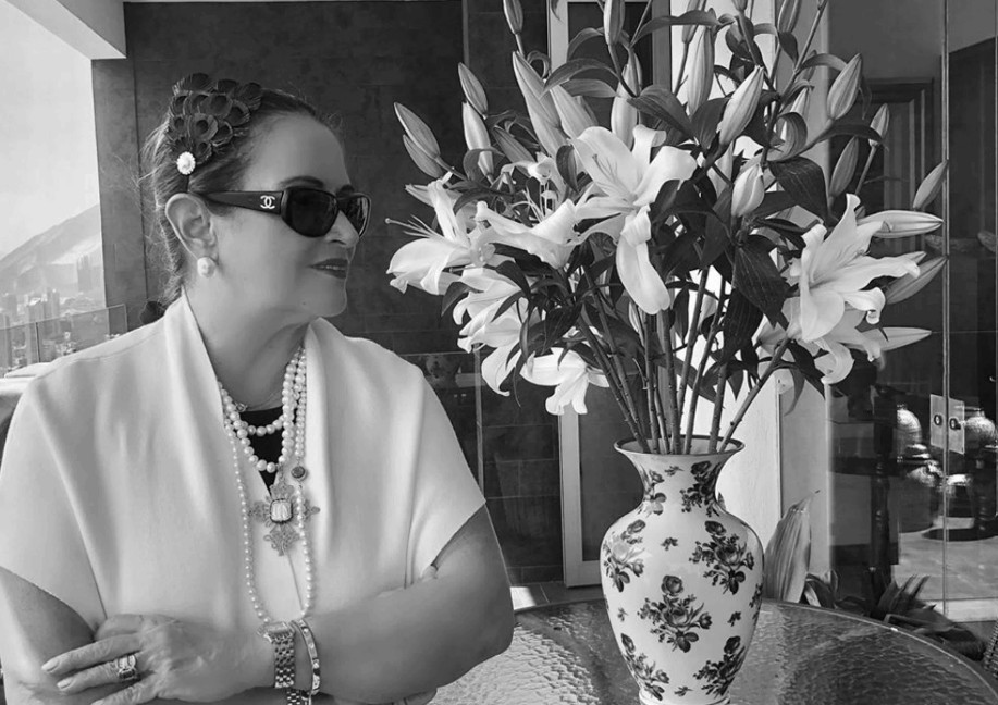 ELVIRA LOZANO DE TODD
