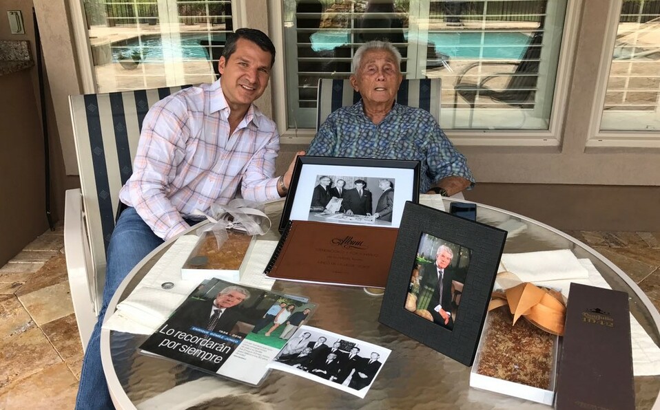Enrique Gómez Junco de visita en casa de don Rodolfo como acostumbraba varias veces al año / Foto: Cortesía