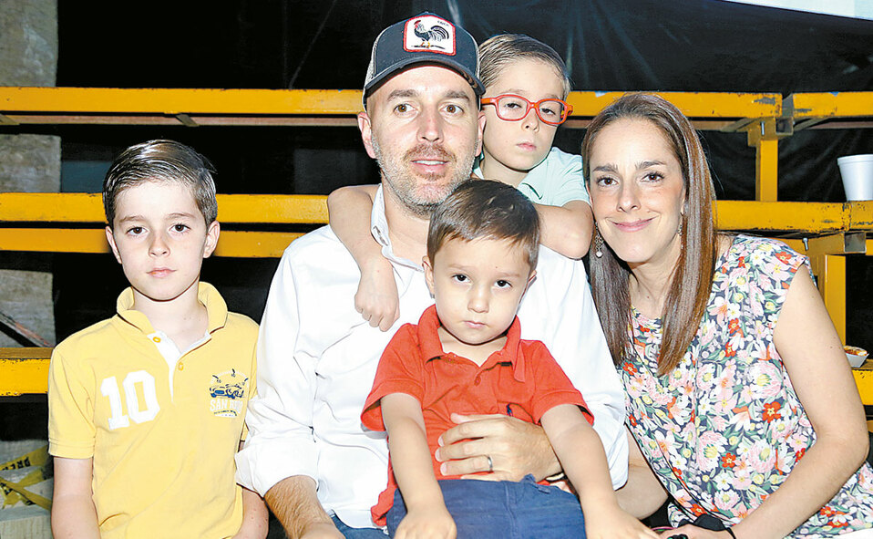 FEDERICO, JOSÉ ANTONIO, NICOLÁS, PAULINA Y MARCELO