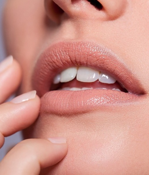 Luce unos labios hermosos con estos remedios caseros para los labios partidos.