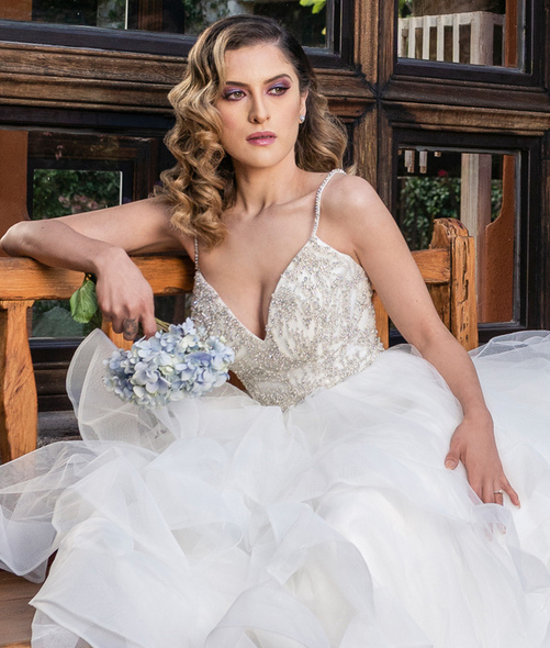 Violeta Palatto nos modela lo mejor de la temporada, makeup, vestidos y looks para acertar en tu gran día. Foto: Fernando Ruiz
