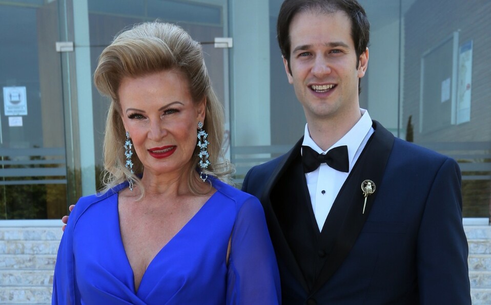 El novio acompañado de su mamá Maria Elena Bolson / Foto: Daniel Saldívar