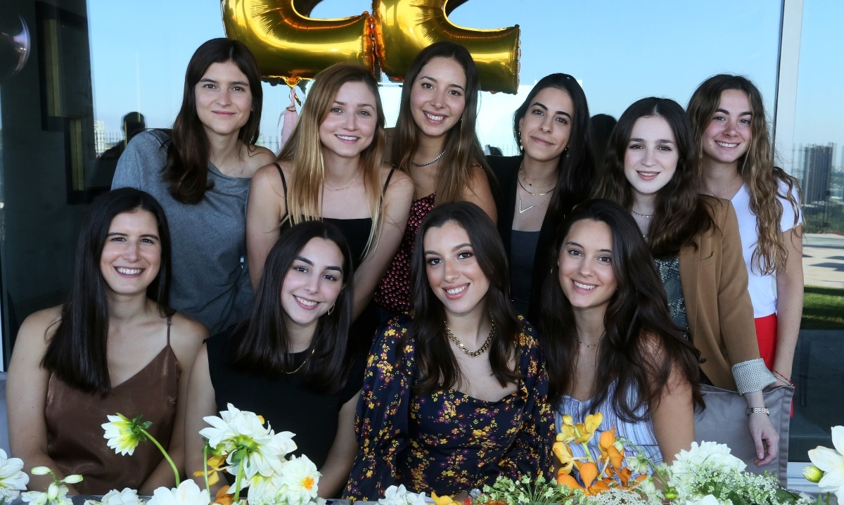 Daniela Calvi, Cordelia Elizondo, Rebeca Nájera, Vera Marcos, Paulina Rodríguez, Balbina Garza, María De la Garza, Lucila Maldonado, Vale Canavati y R