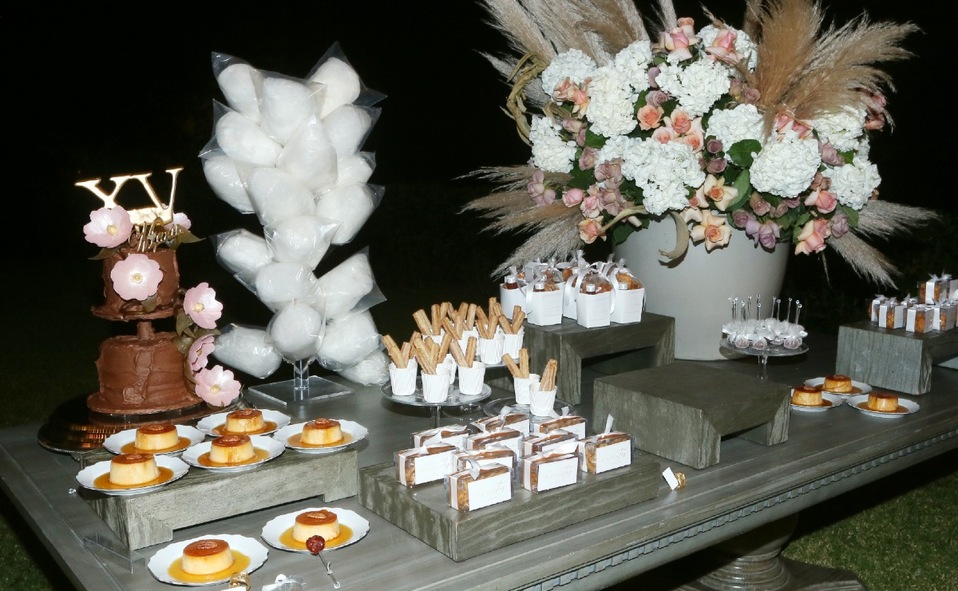 Las asistentes fueron consentidas con una deliciosa mesa de postres. FOTO: OMAR VALDEZ