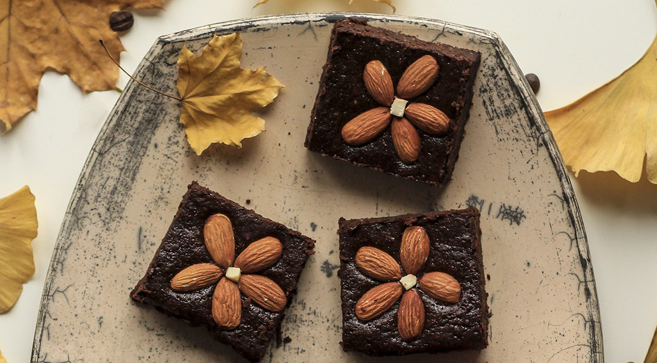 Aprende a preparar estos sencillos brownies para los que no necesitarás horno. Fotografía de Nordwood Themes / Unsplash