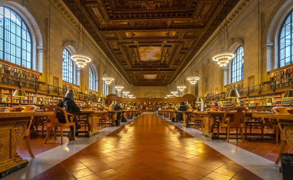 Mundialmente famosa, la Biblioteca Pública de Nueva York se ha convertido en un ícono de la ciudad por sus interiores clásicos. (Imagen: Shutterstock)