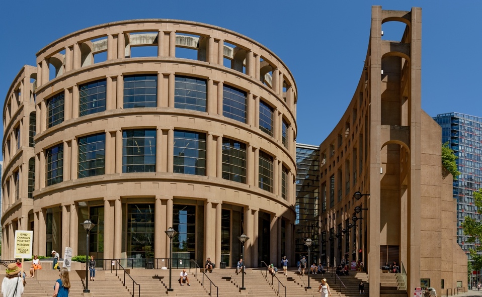 En Canadá, la Biblioteca Pública de Vancouver se distingue por su arquitectura e interiores modernos. (Imagen: Shutterstock).