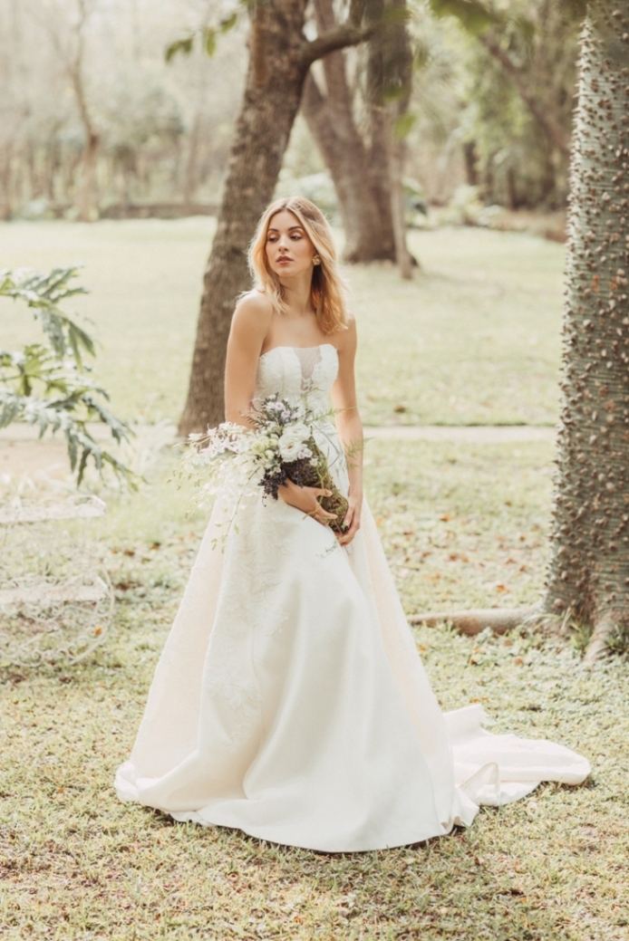 Mariana Rodríguez posa vestida de novia 2