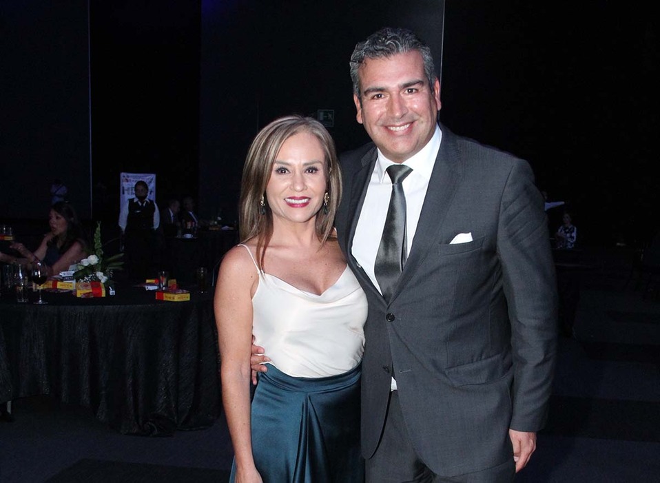 Bertha Arreola y Uriel Díaz Santana.