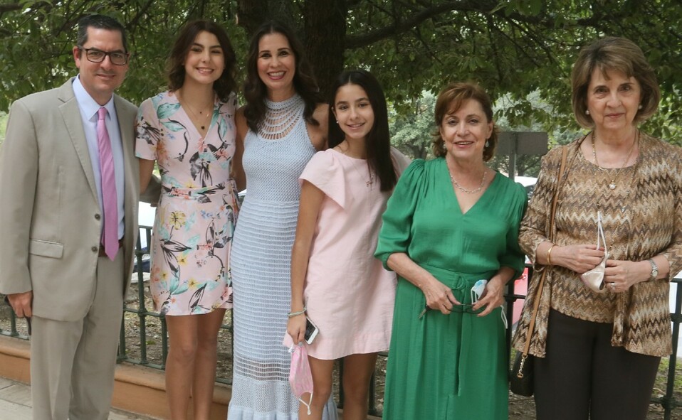 Pablo Rivero, Roberta Rivero, Claudia Chapa, Paula Rivero, Catalina Torres y María Teresa de Fernández | Omar Valdez
