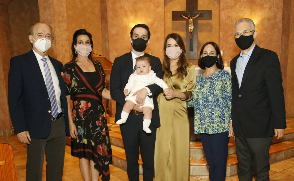 El pequeño Bernardo estuvo acompañado por sus papás, padrinos y abuelitos. FOTO: ANTONIO MIRELES