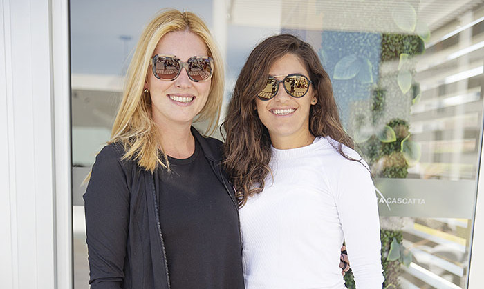 Paola Urrutia y Alexa Schlettweing