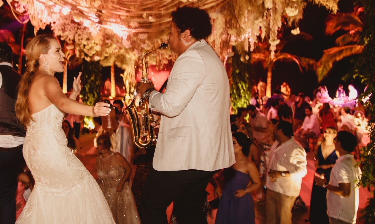 La novia bailó música de saxofón con David Reyes Bonne / Foto: Visor.dep.foto