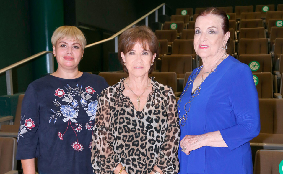 Abril, Rosina y Rosy