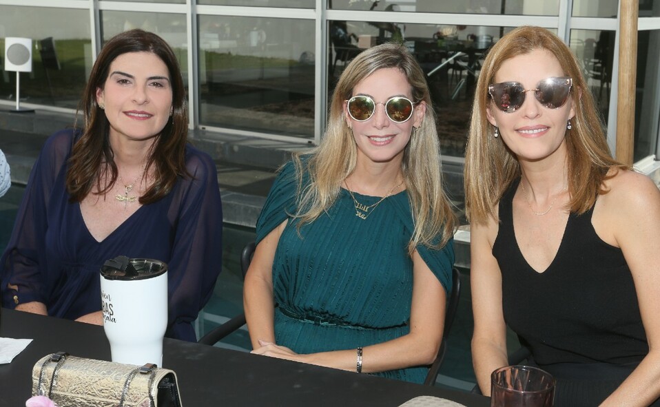 Carmelita de la Garza, Mágala Martínez de Gómez y Cecilia Chapa de Rusek.
