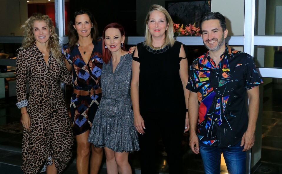 Orly Marcuschamer de Dashner, Rosa María Oliver de Blanco, la festejada, Adriana Zavala de Cortázar y Luis Guajardo.