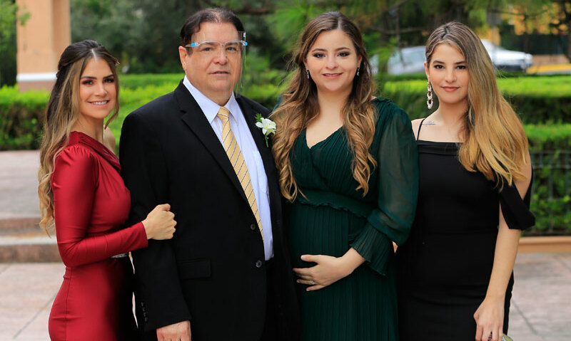 Papá y hermanas de la novia. Gaby Garza Lagüera, Javier Garza Lagüera, Eugenia Garza Lagüera y Vanessa Garza Lagüera