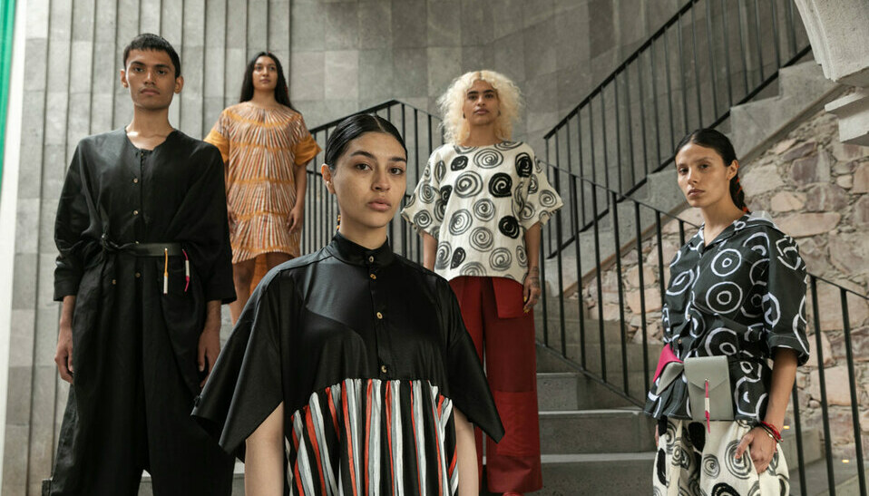 Carla Fernández presentó su colección "Sábado de gloria" en San Miguel de Allende.