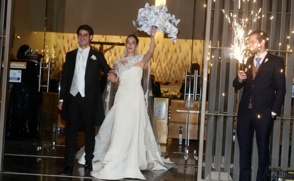 Sergio Treviño y Mónica Garza son ya esposos. FOTO: OMAR VALDEZ