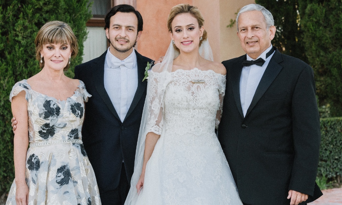 María Cristina De la Garza de Charur, los novios y Jorge Elías Charur / ja.photographers