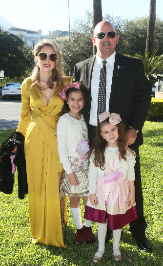 Jazmín Flores de Almada, Héctor Almada, Mónica Almada y Luciana Almada