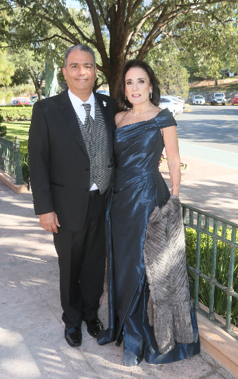PAPÁS DEL NOVIO.  Adauto Lozano y María Almada de Lozano