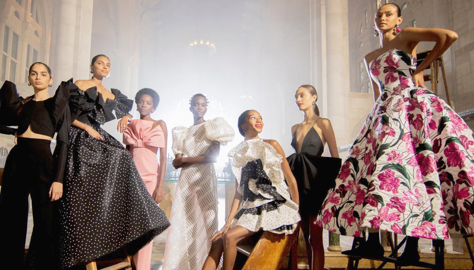 Una de las propuestas de Carolina Herrera para el siguiente año son los vestidos de novia cortos. Foto: Archivo