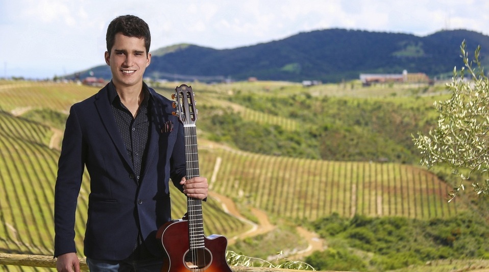 Andrés Obregón es un cantautor leonés que ha enamorado con sus temas. Foto: Aarón Solís