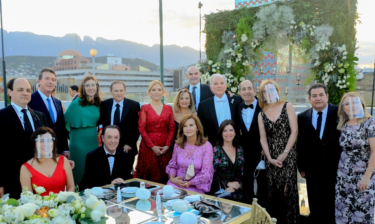 Marcelo Fernández junto a un grupo de amigos / Foto: Daniel Saldívar