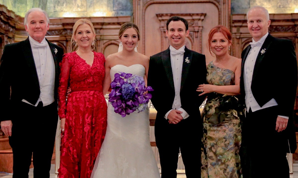 Los novios junto a sus papás Marcelo Fernánez, Myriam Guerra de Fernández, María Eugenia Bárcena de Guevara y Óscar Guevara/ Foto: Daniel Saldívar