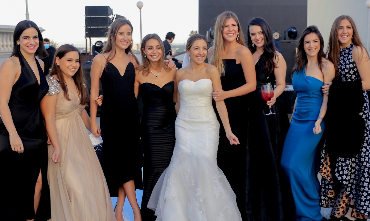 La novia con un grupo de amigas / Foto: Daniel Saldívar