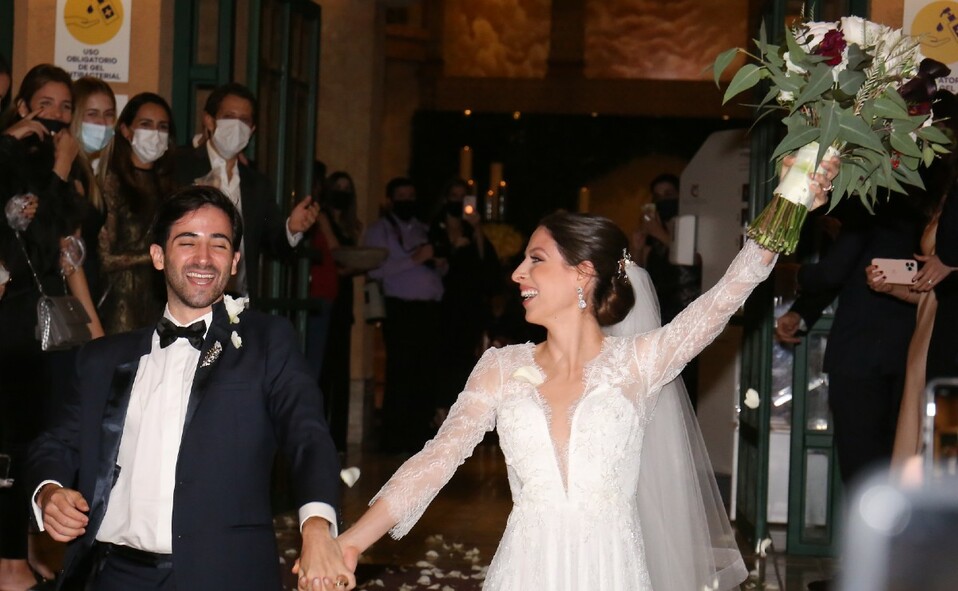 Los ahora esposos celebraron junto a sus seres más queridos. FOTO: DANIEL SALDÍVAR