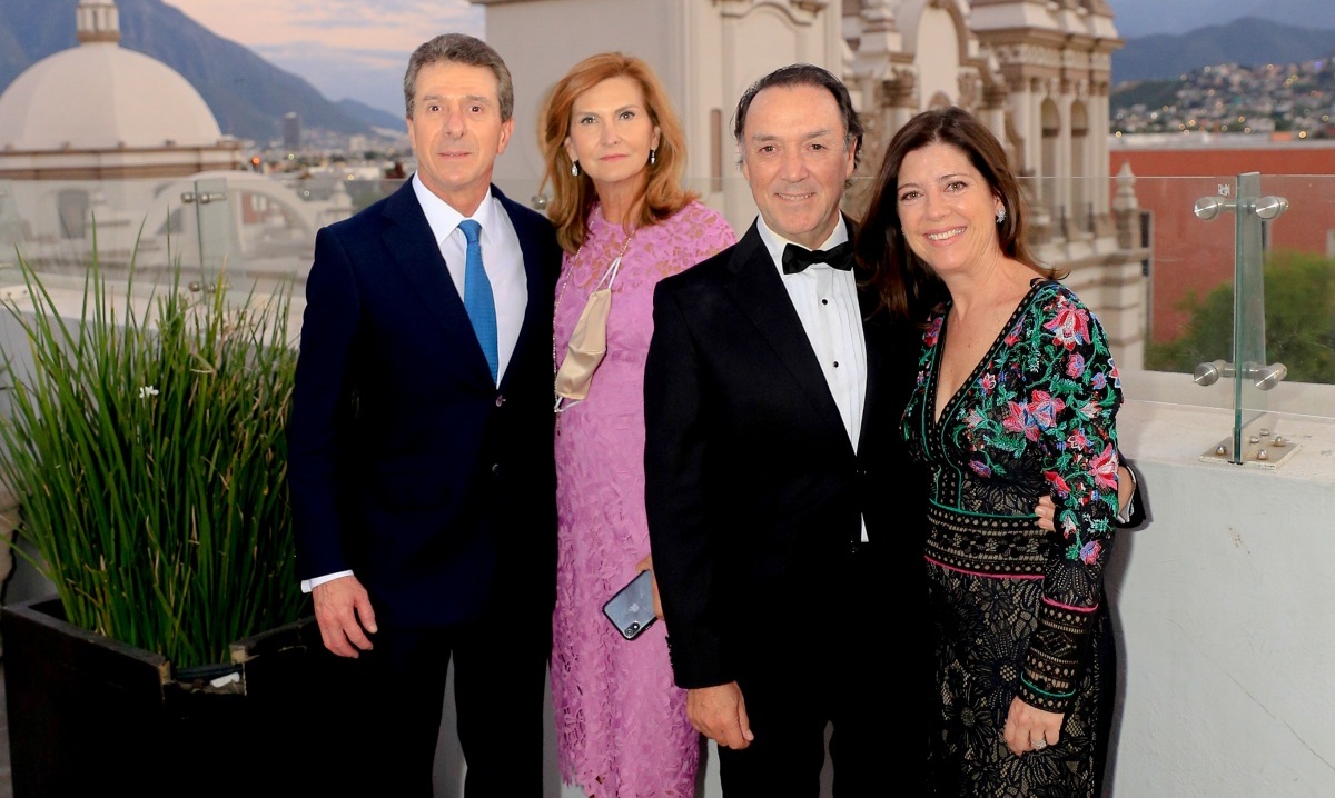 Adrián Canavati, Mónica Santos de Canavati, Edmundo Gil y Beatriz Sada de Gil / Foto: Daniel Saldívar