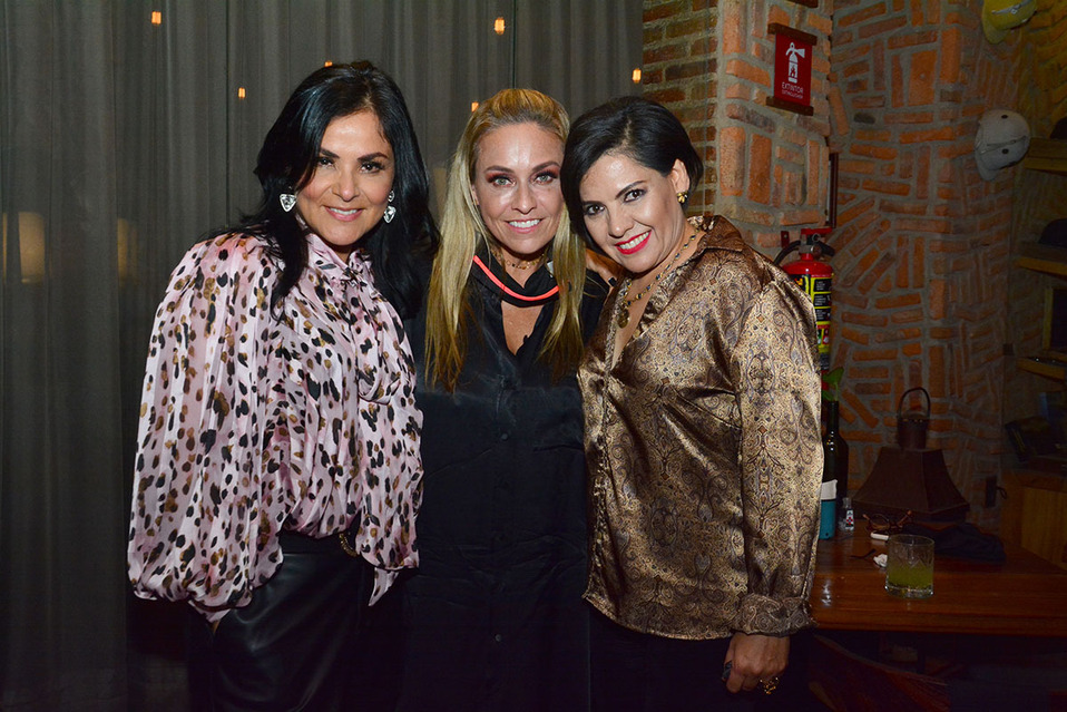 Dolores Tapia, Sandra Carvajal y Martha Cantón.