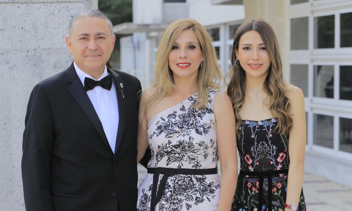 Papás y hermana del novio: Homero Huerta, Gabriela Alcántara de Huerta y Priscila Huerta / Foto: Omar Valdez
