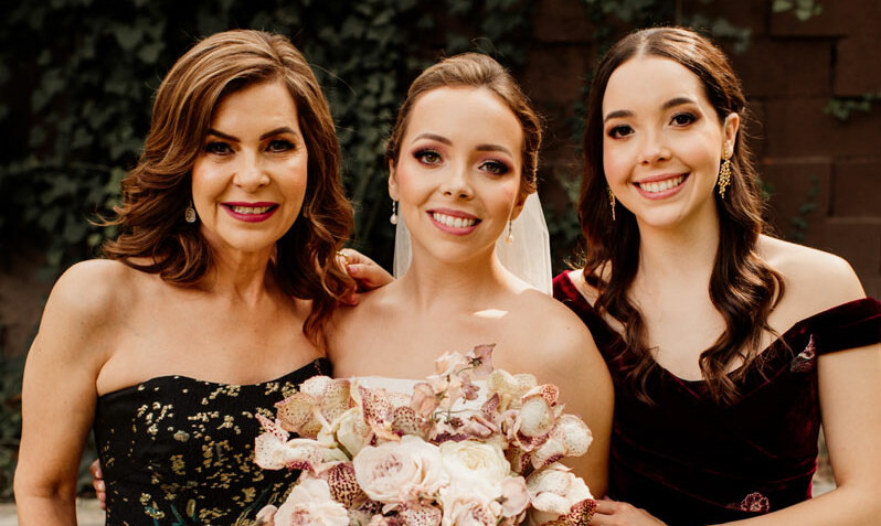 Valeria Martínez junto a su mamá y hermana / Fotos: PBICHARA Photo