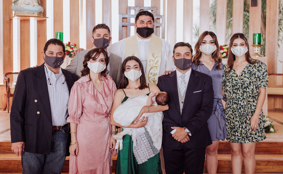 Enrique, Armando, padre Gerardo, Diana, Cristy, Alejandra, Sofy, Nerea y José Manuel