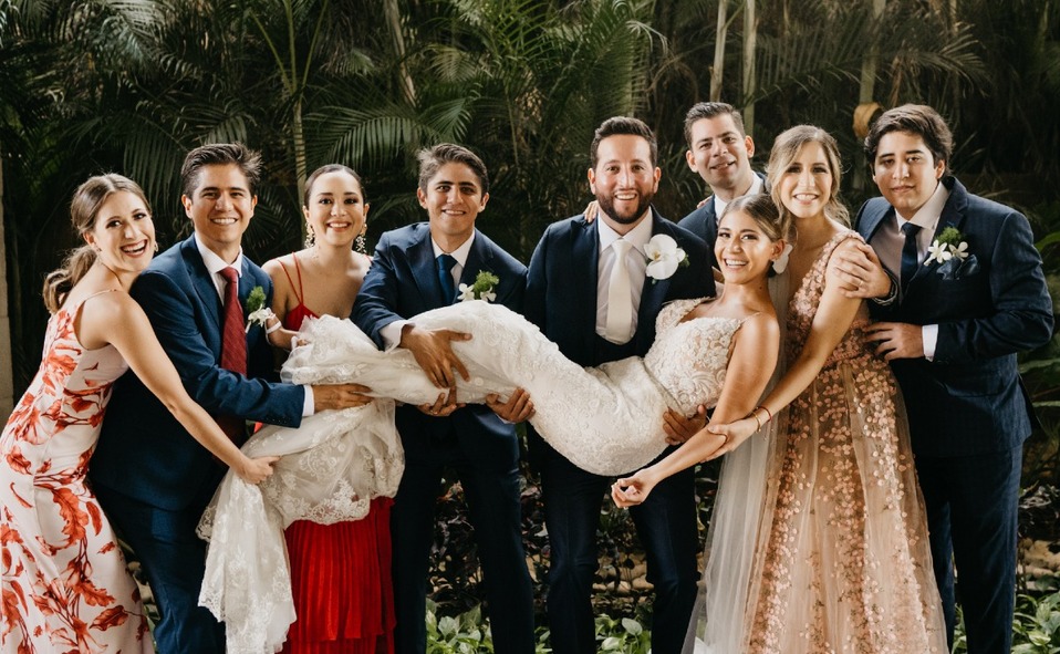 Karla Barrera de García, Andrés García, Sonia Paredes de García, Joel García, los novios, Ricardo Chávez, Alejandra García de Chávez y Roberto García