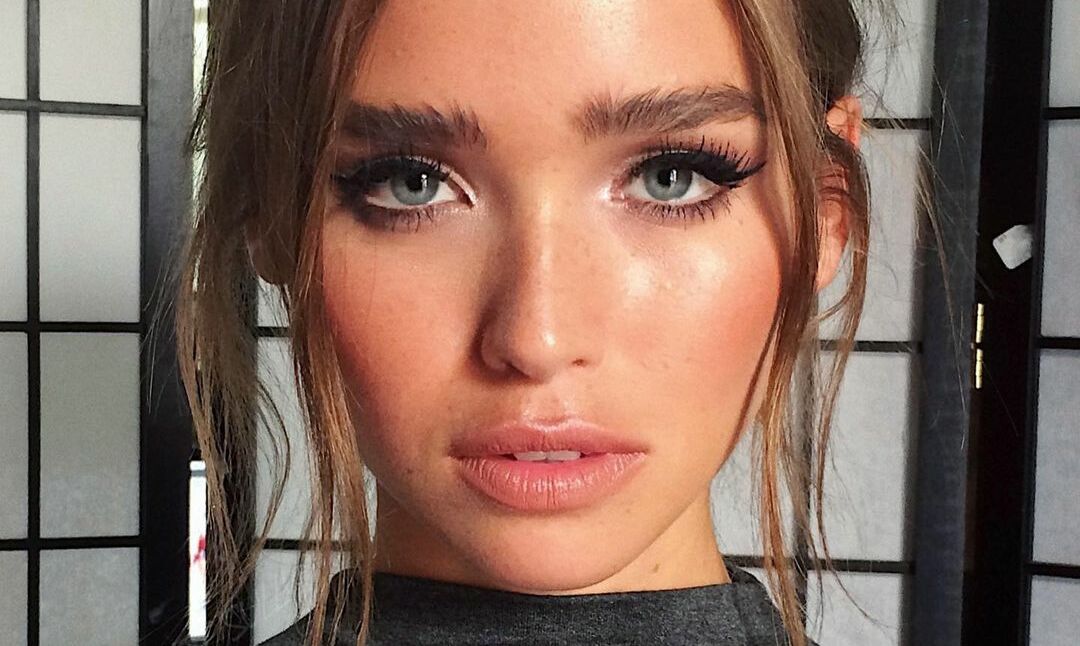Las cejas despeinadas te darán un look editorial.