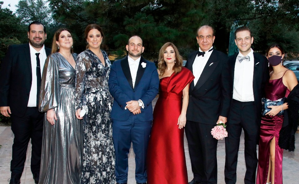 Gabriel Flores, Karen Náder, Lulú Náder, Jesús Náder, Lourdes Giacoman de Náder, Jesús Fernando Náder, Fernando Náder e Isabella Llarena / Foto: Anton