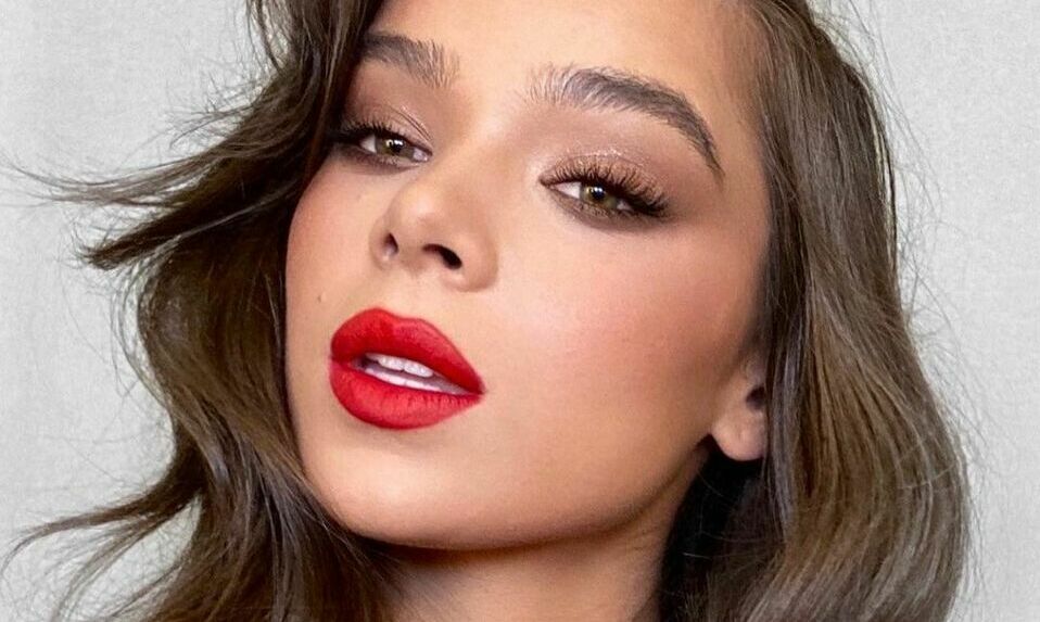 Los labios rojos son una tendencia de maquillaje de invierno que no pasa de moda.