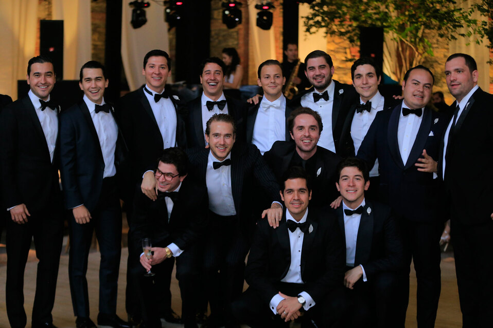 El novio junto a sus mejores amigos.Foto: Daniel Saldívar