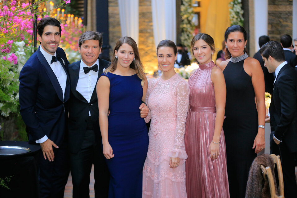 Tato Herrera, José Alberto Herrera, Paloma Herrera, Courtney Herrera, Claudia Herrera y Claudia Farías.Foto: Daniel Saldívar