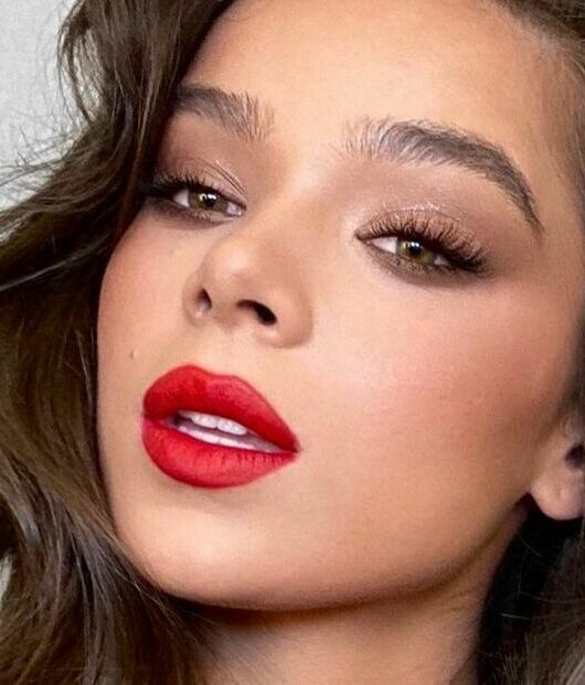 Los labios rojos son una de las tendencias de maquillaje de invierno que no pasa de moda.